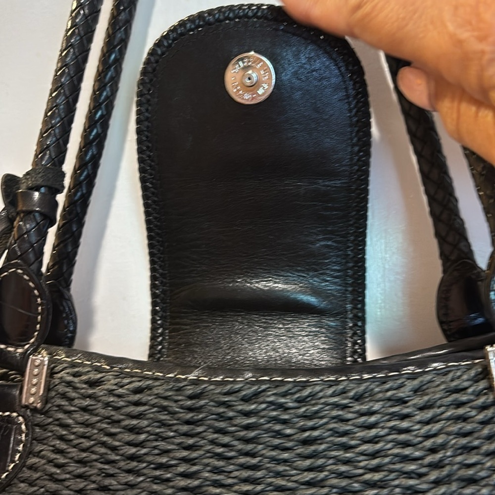 BRIGHTON “SAVANNAH” BLACK AND CREAM WOVEN SHOULDER BAG JUTE/STRAW MATERIAL - Picture 6 of 15